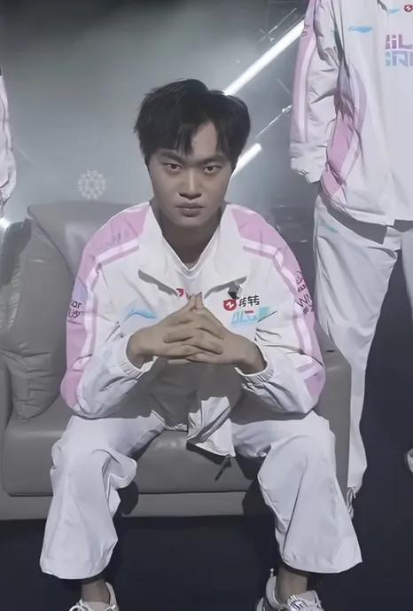 理性讨论为什么Knight和Chovy能一直保持在一线的实力，反而很多拿s冠的中