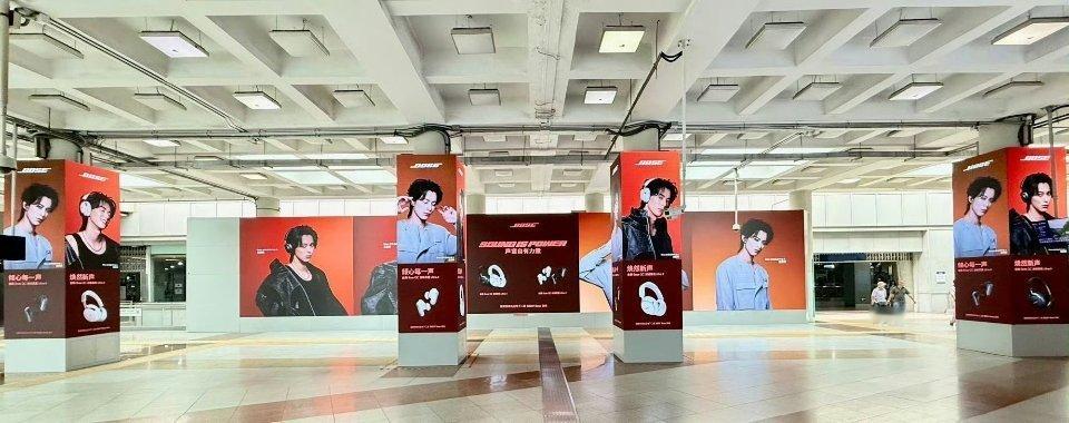 王鹤棣的新商务给他铺了一整片地广 好壮观[good] ​​​ bose霸霸超爱[