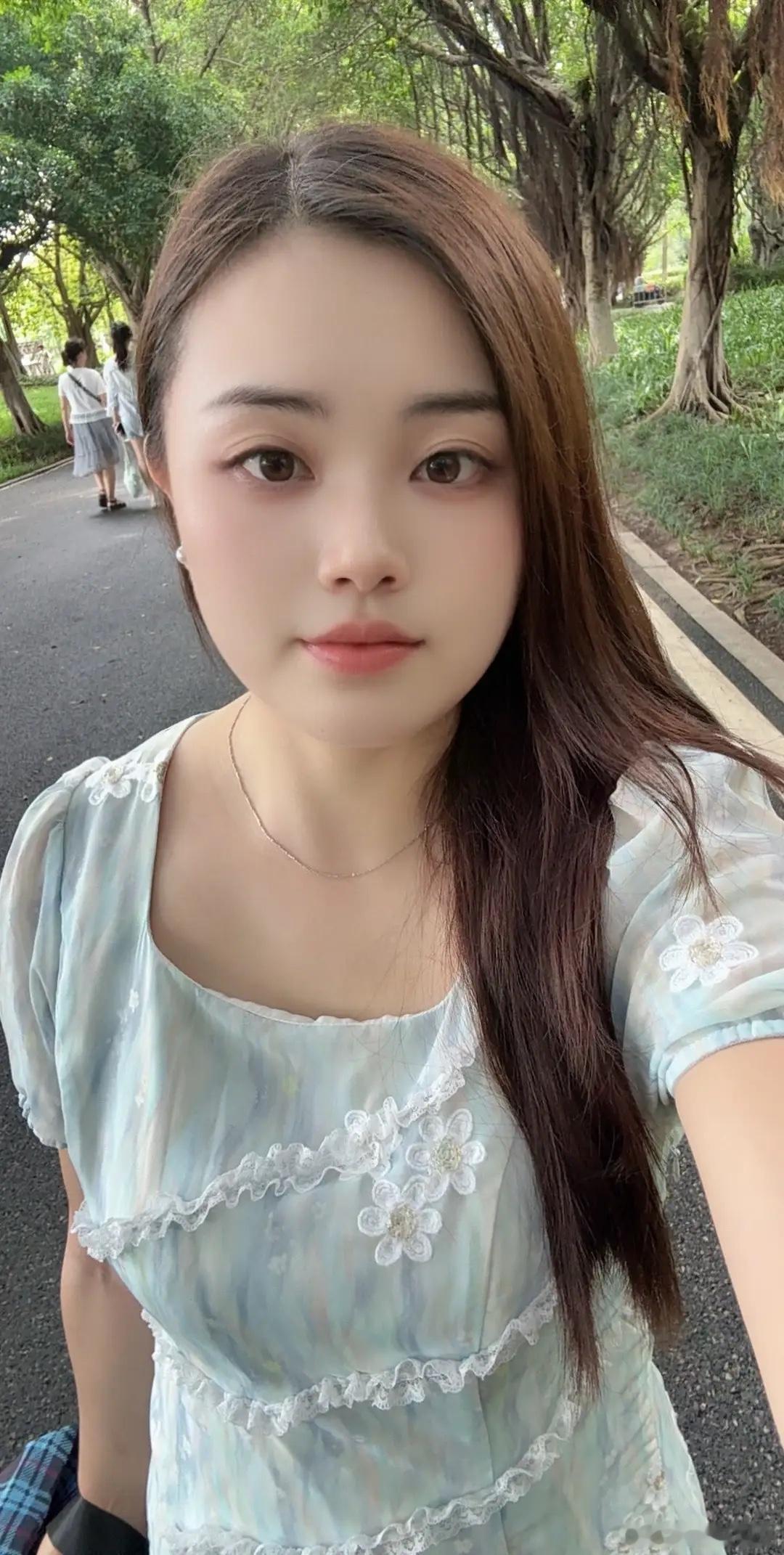 有谁的QQ号是9位数的，到现在还登录着的有没有，我的是八开头的，你的呢？ 