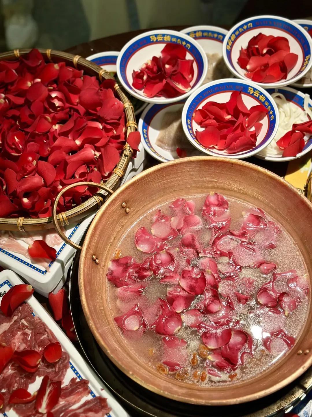 🌸足不出户，也能享受云南鲜花锅的魅力🍲