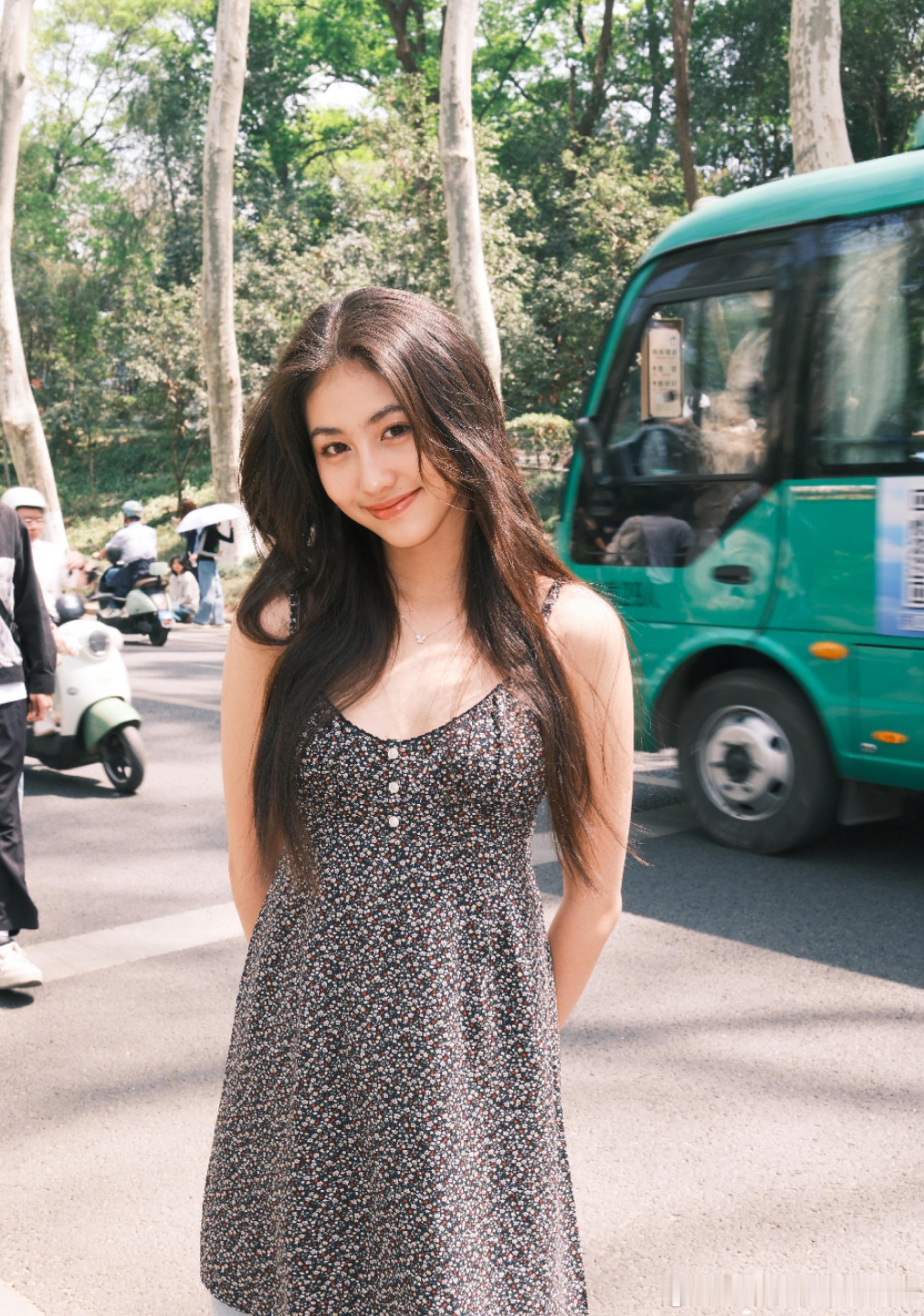 爱笑的女孩儿运气不会太差，做自己就好。 ​​​