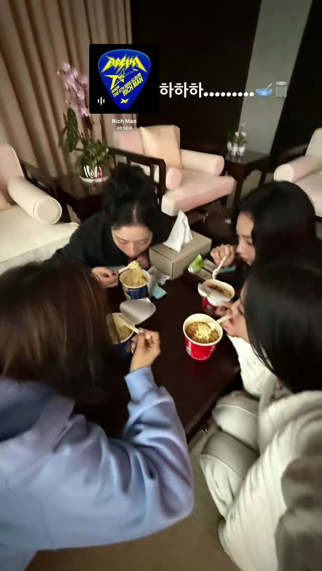 aespa吃上泡面了🍜 ​​​