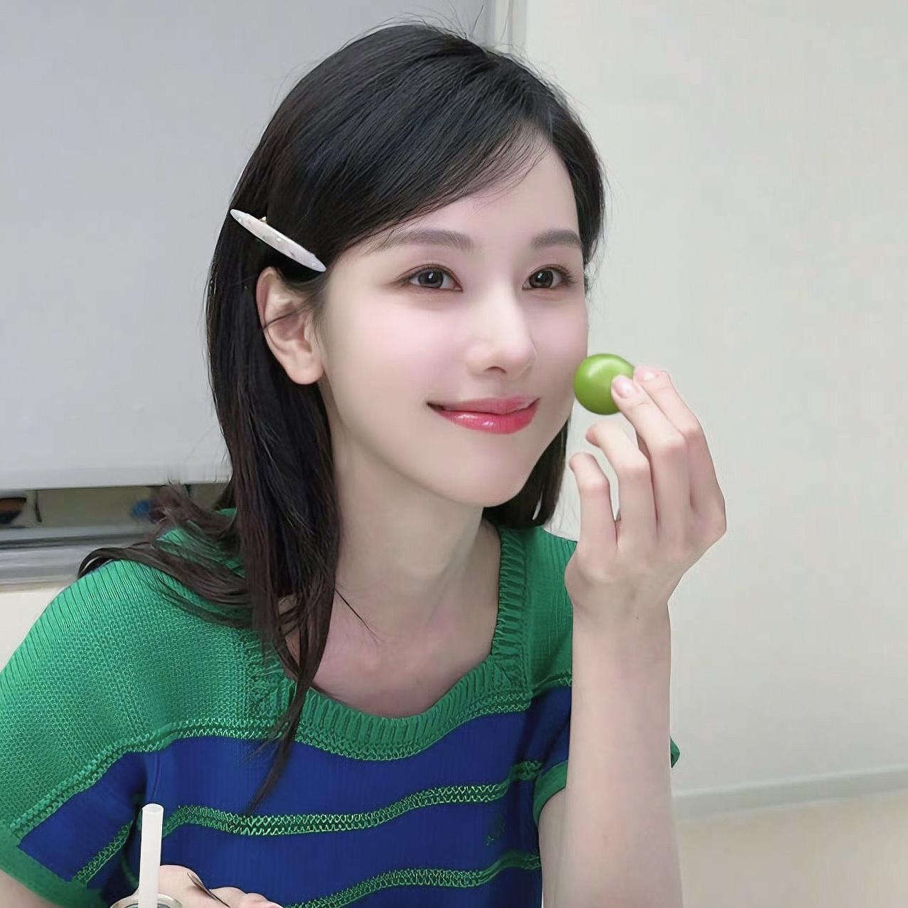 陈都灵  🍉🫧陈都灵