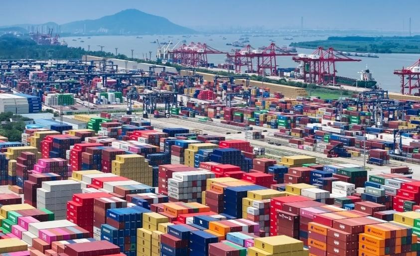 中国外贸正在悄悄换赛道，不再靠补贴拼低价，而是转向高质量、高附加值的新模式，以前