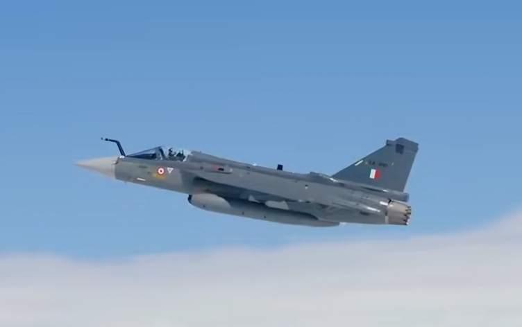 印度为何对光辉战机“迷之自信”？
中国有歼11时，印度说“我们有光辉”；中国列装