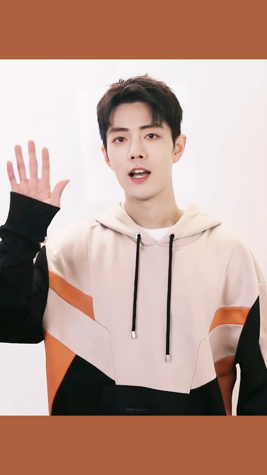 抬头有光，低头有温柔。好好生活，慢慢相遇。肖战东方卫视专访◎肖战