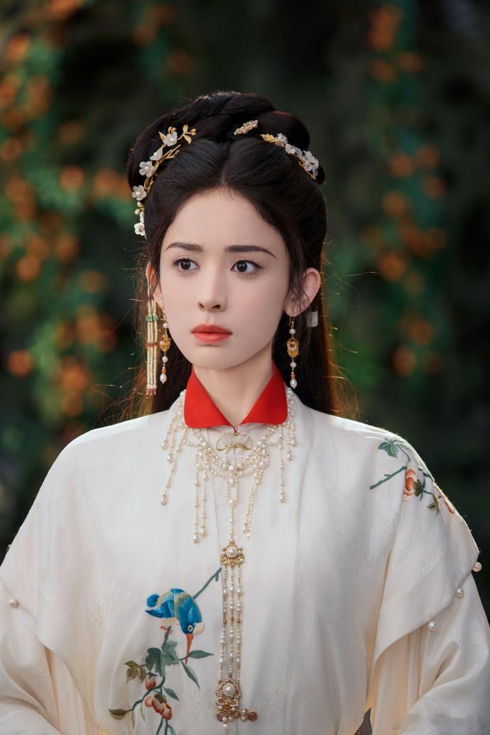 娜扎新剧看我不爽就看我爽 荣善宝的宅斗戏份太上头！姐妹争权夺势她独善其身，保持清