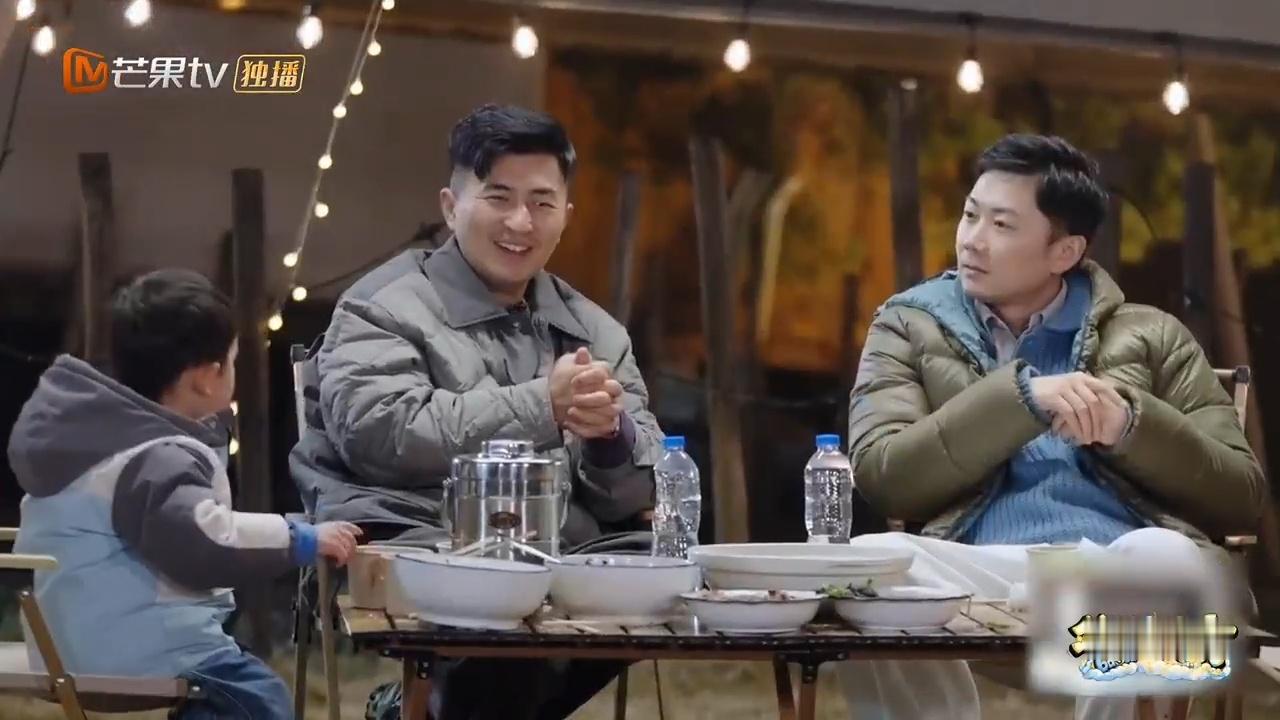 爸爸当家幼版闫妮爸爸当家 晚间状态像喝醉酒一样萌萌的，加上各种童趣脑洞，想吃恐龙