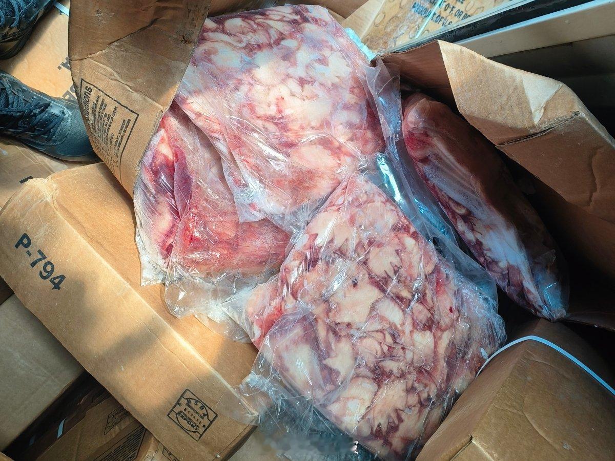 宁波查获特大冻品走私案涉案价值超3500万 4月24日，宁波通报查获一起特大冻品