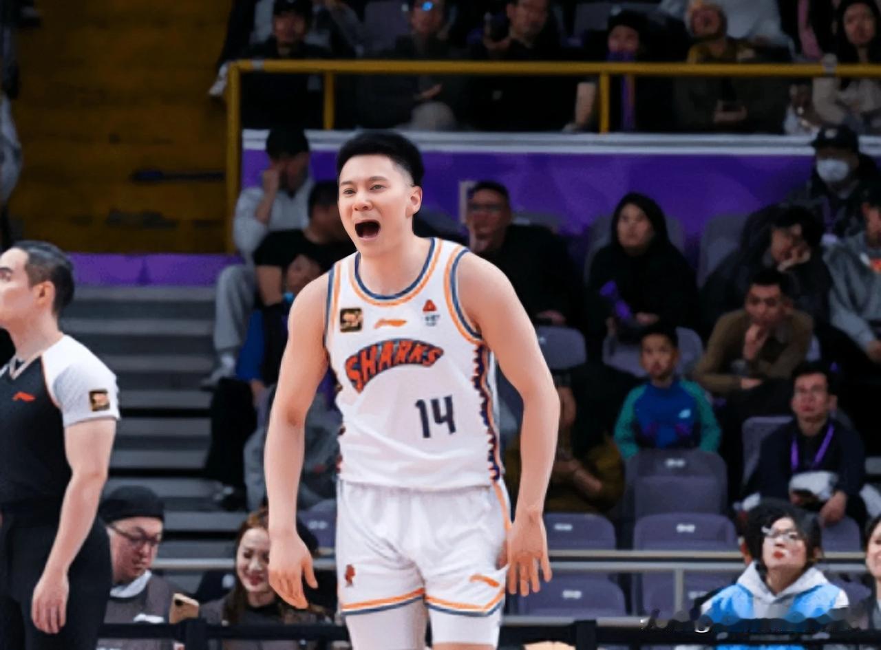 中国男篮球员李弘权谈自己入选国家集训队，他表示：很高兴、很荣幸，这是我一直以来的