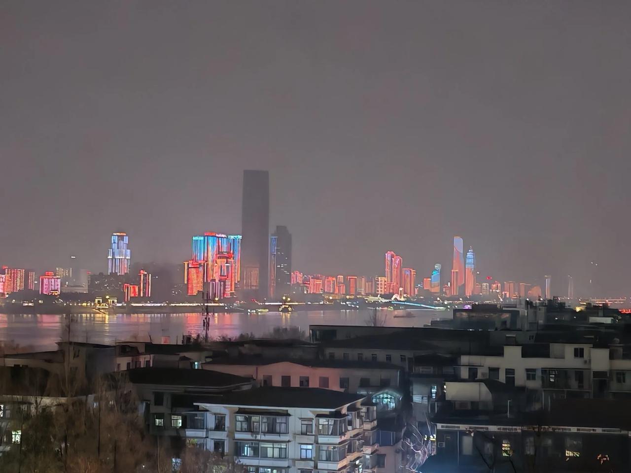 公园的夜景随拍武汉的夜景很美的。