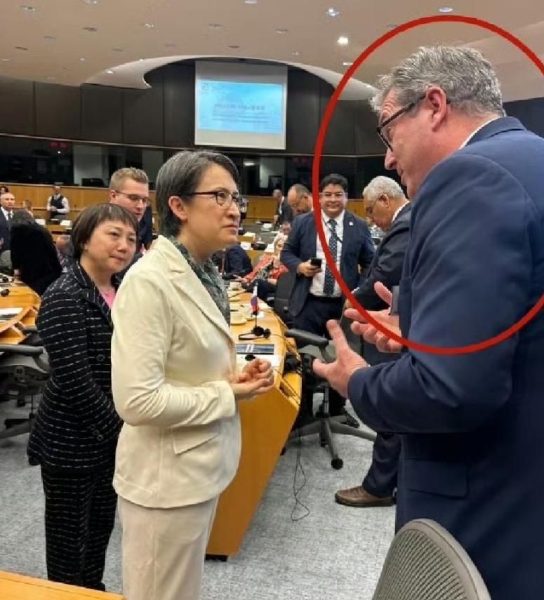 有人建议把沈伯洋做成铁案之后，下一个直接通缉萧美琴。对于这个观点，我是十分赞同的