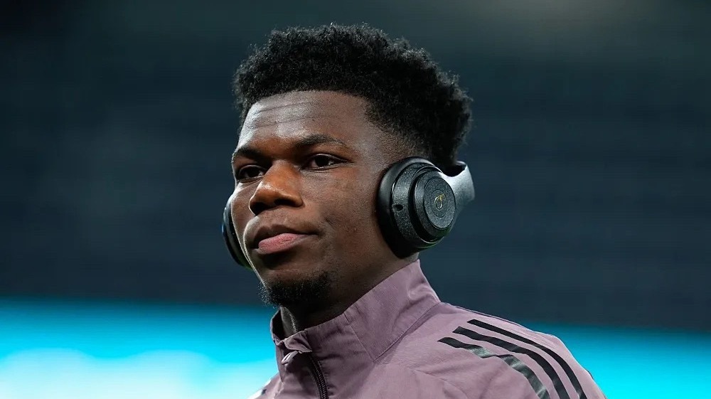 《每日电讯报》消息，曼联正在密切关注皇马中场楚阿梅尼的动态，曼联计划今夏至少签约