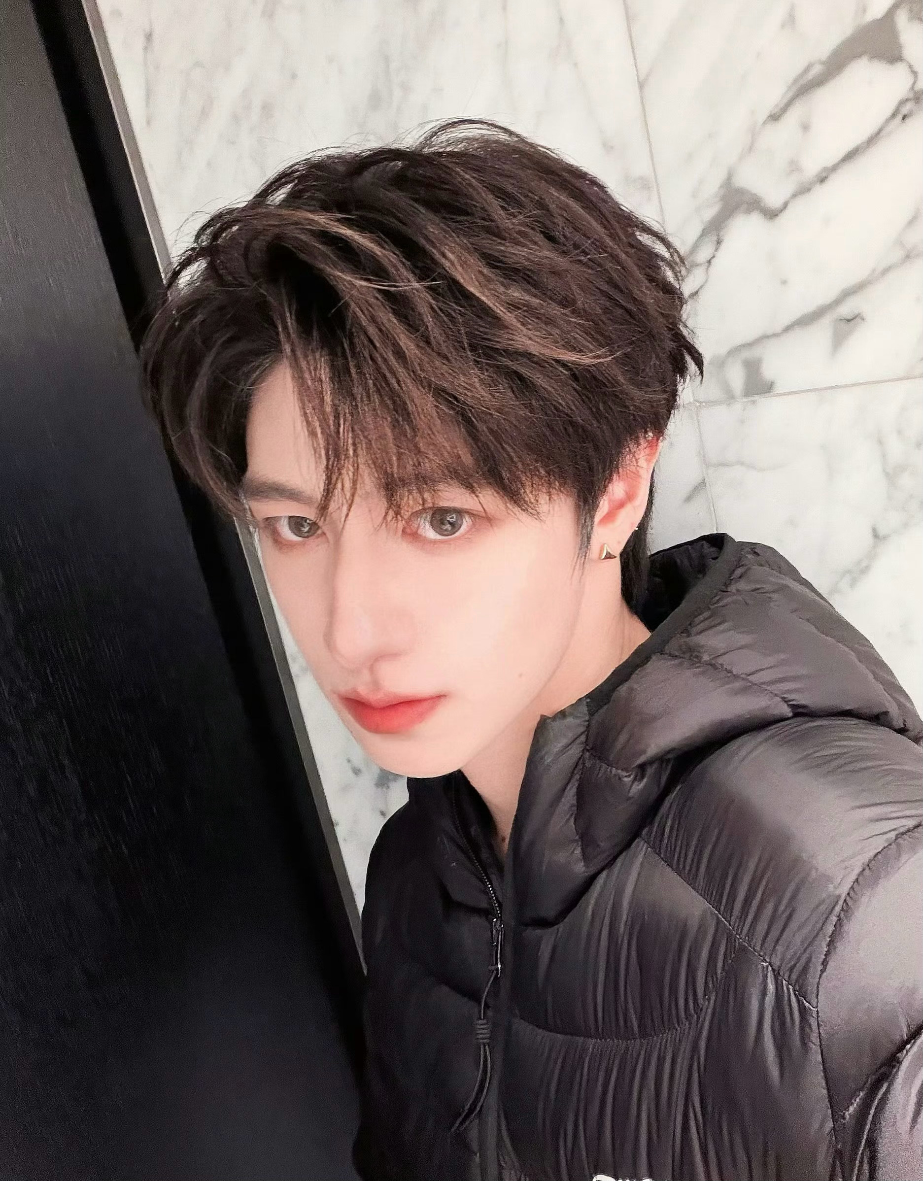 朱志鑫米兰自拍朱志鑫米兰自拍🤳🏻晚安也早安！帅气自拍美貌狙击！一大早太养眼了