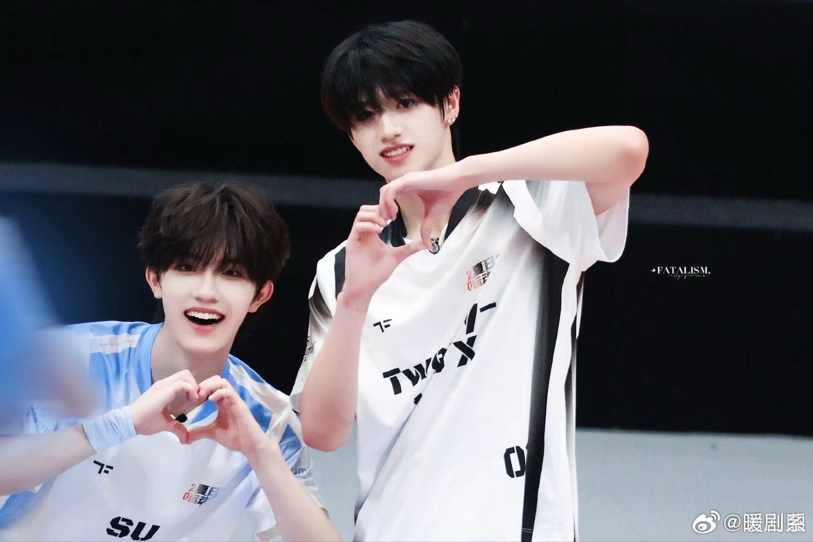 朱志鑫苏新皓捏脸双人卡朱志鑫苏新皓的脸好rua吗 两个小朋友同框就是最治愈的画面