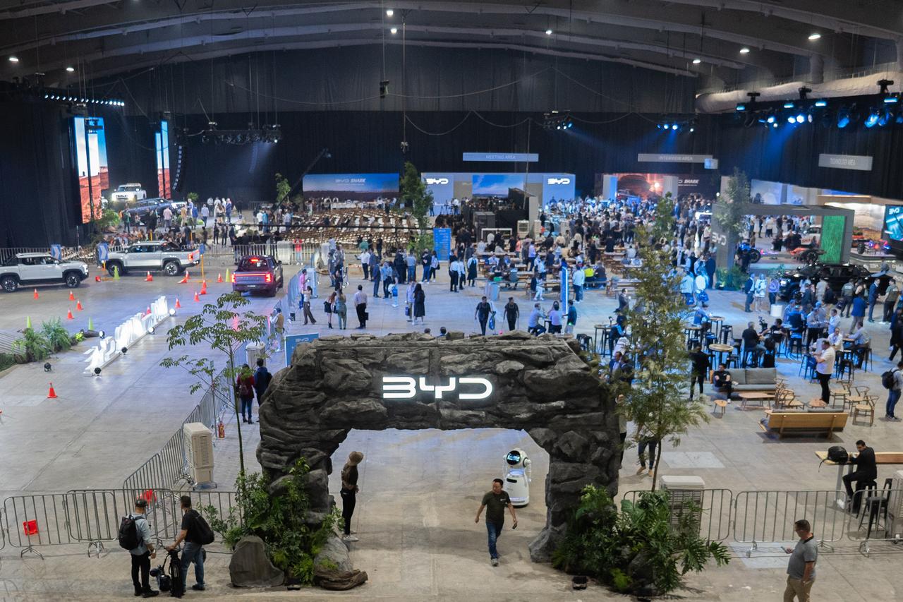 比亚迪鲨鱼皮卡在墨西哥完成全球首发，当地售价为96.98万墨西哥比索（约合人民币