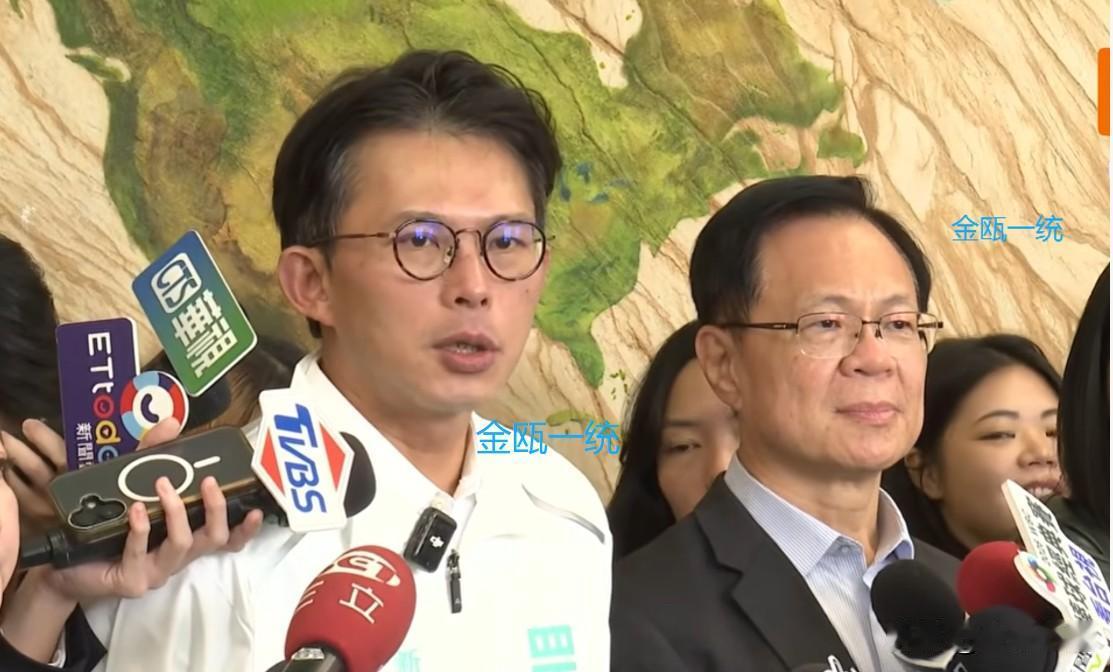 中天主播遭羁押 黄国昌：省省吧！民进党干点正事

针对中天主播林宸佑遭羁押，民众