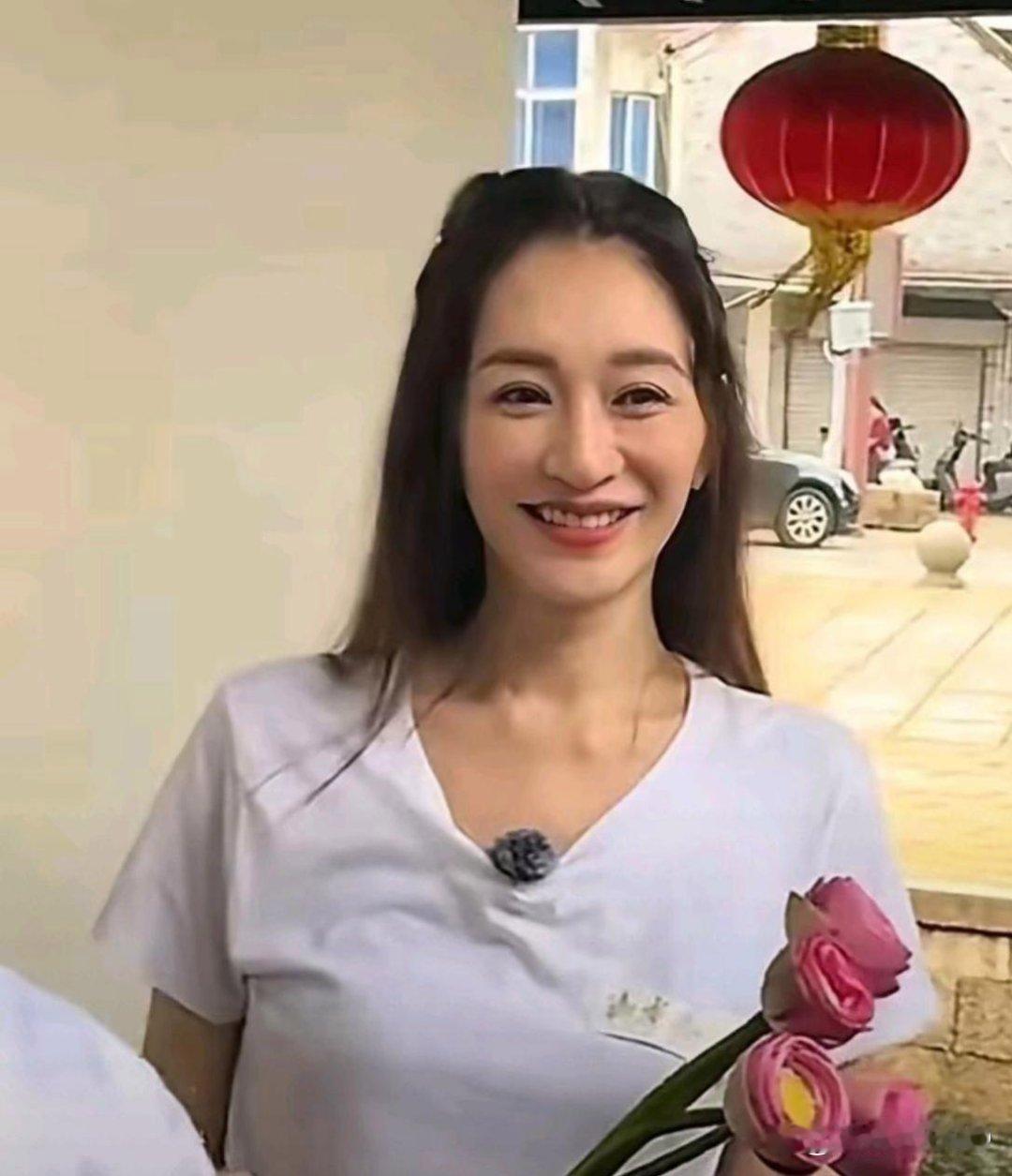 这才是李小冉真实的样子。 