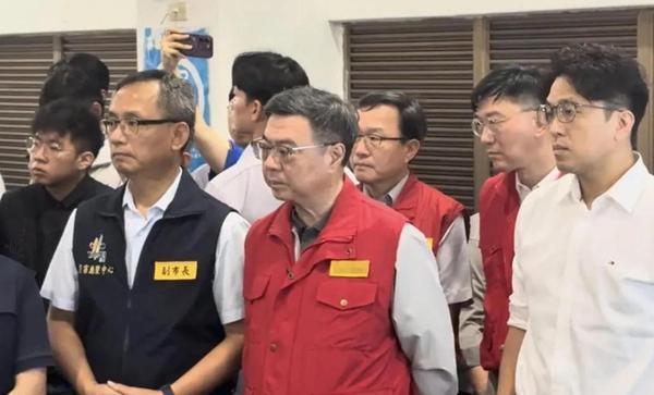 假勘灾真辅选！卓荣泰带沈伯洋突袭蒋万安，辩解“我是来陈情的”，因陷毒油风波遭赖”
