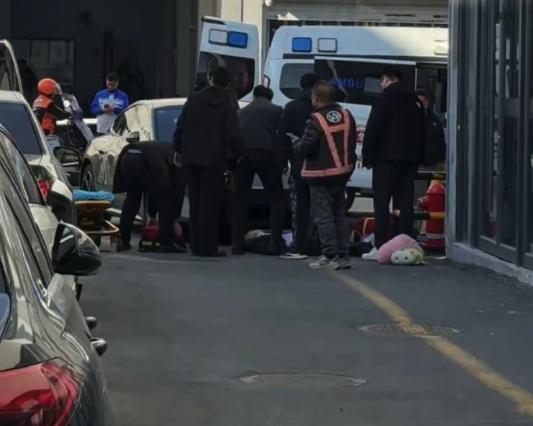 小米内部人士回应交付中心发生车祸小米交付中心事故当时处于人驾状态 有网友说，某些