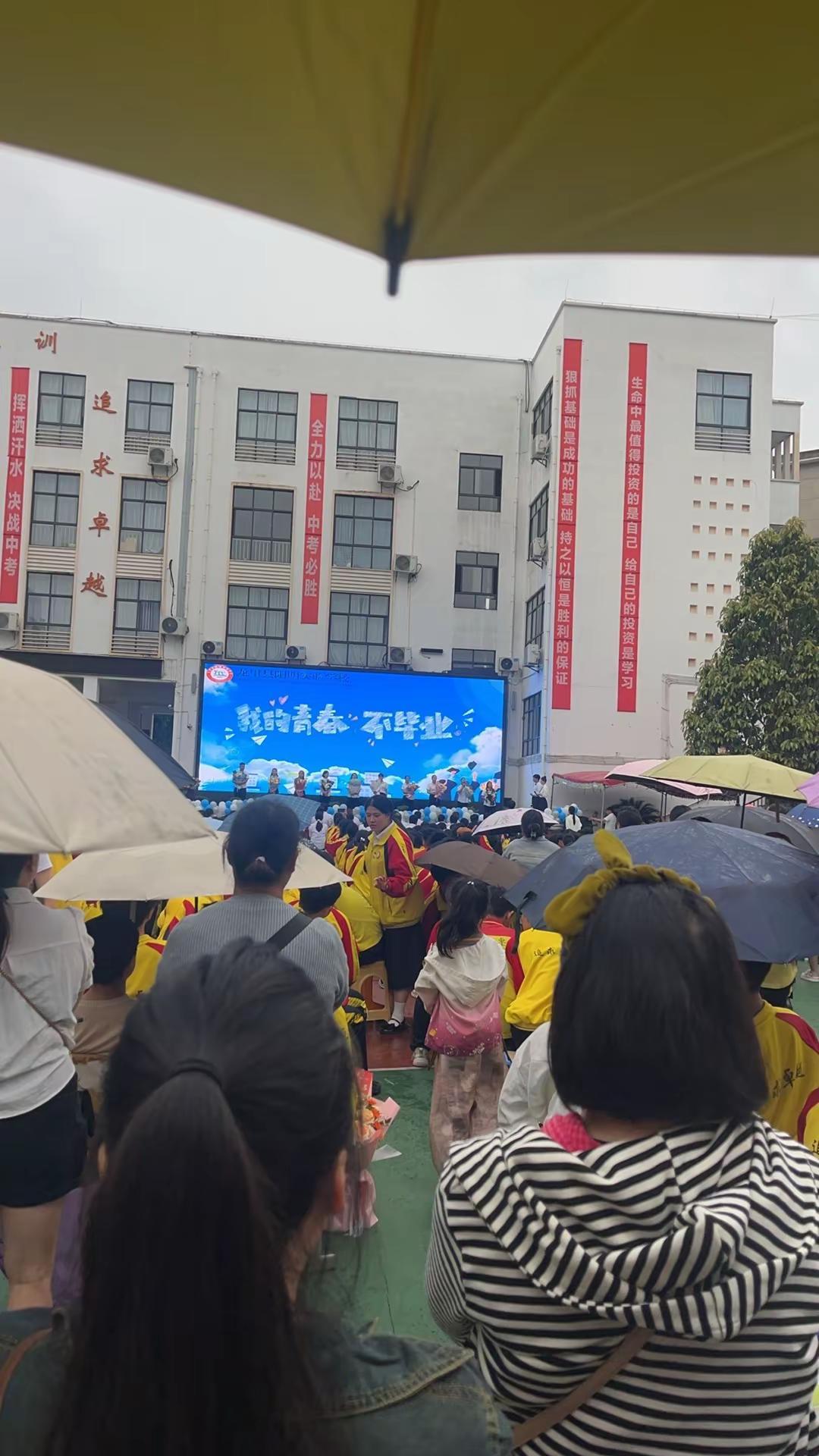 中考终于结束了， 是结束也是新的开始无论孩子考的怎么样，这都是他人生中的重要里程