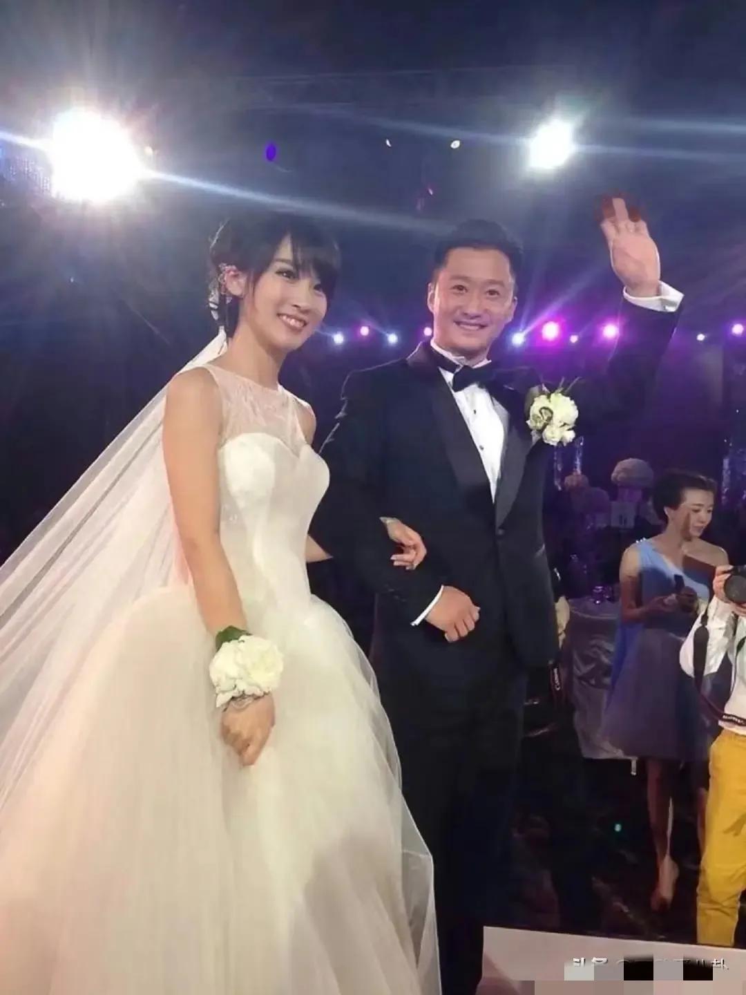 吴京才是人生赢家，事业有成，家庭幸福，老婆爱他，俩儿子越来越帅气。
吴京和谢楠结