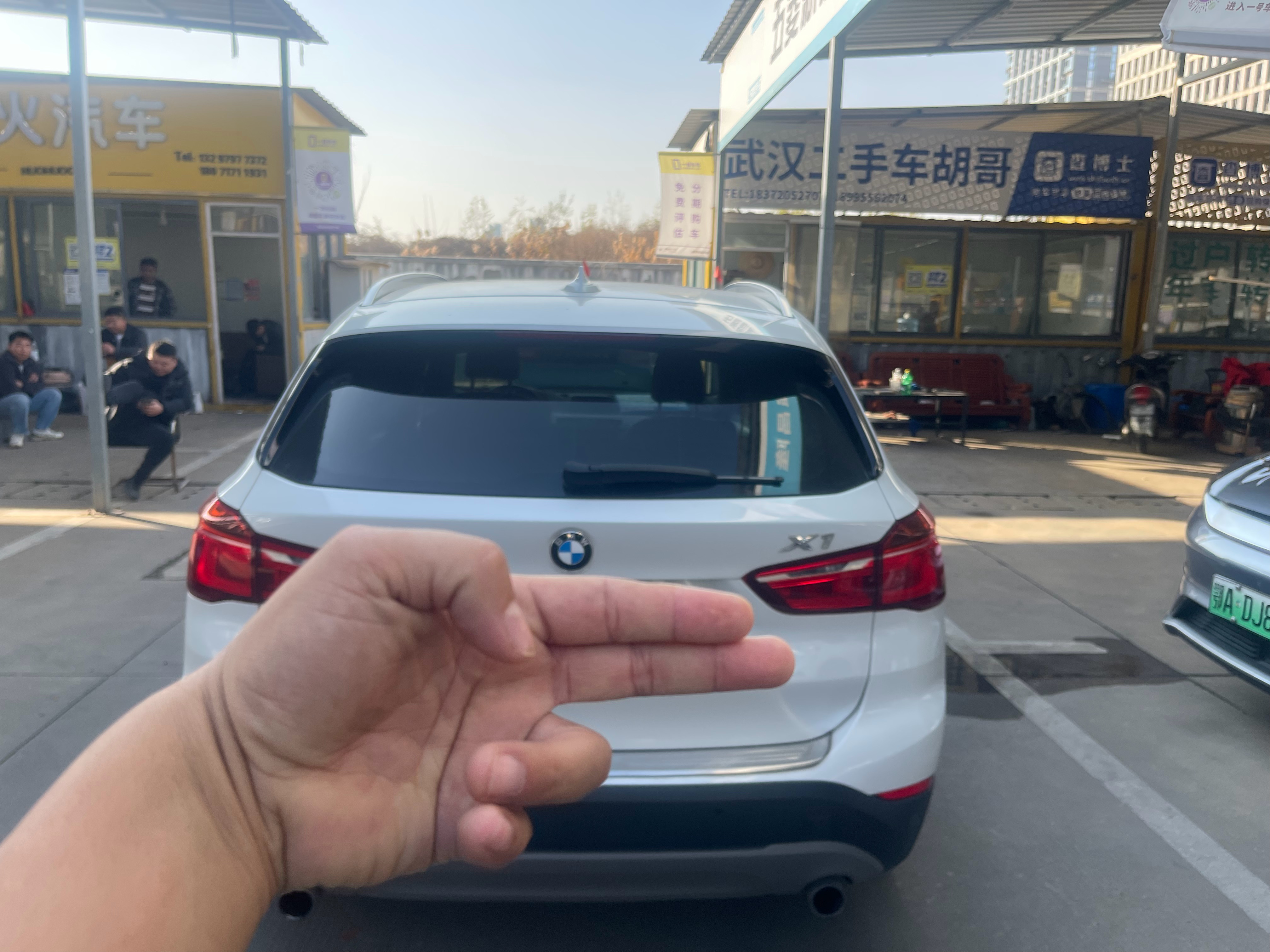 屁股向后，2018年宝马X1 已售，恭喜吴总成为最尊贵的宝马车主， 车门一开，笑