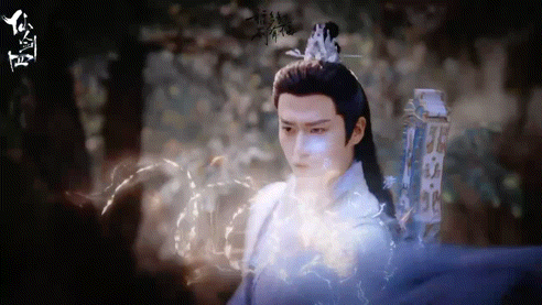 #慕容紫英打戏#仙侠转里慕容紫英这组打戏上大分，衣袖翩翩，剑气凌空，一招一式牵动