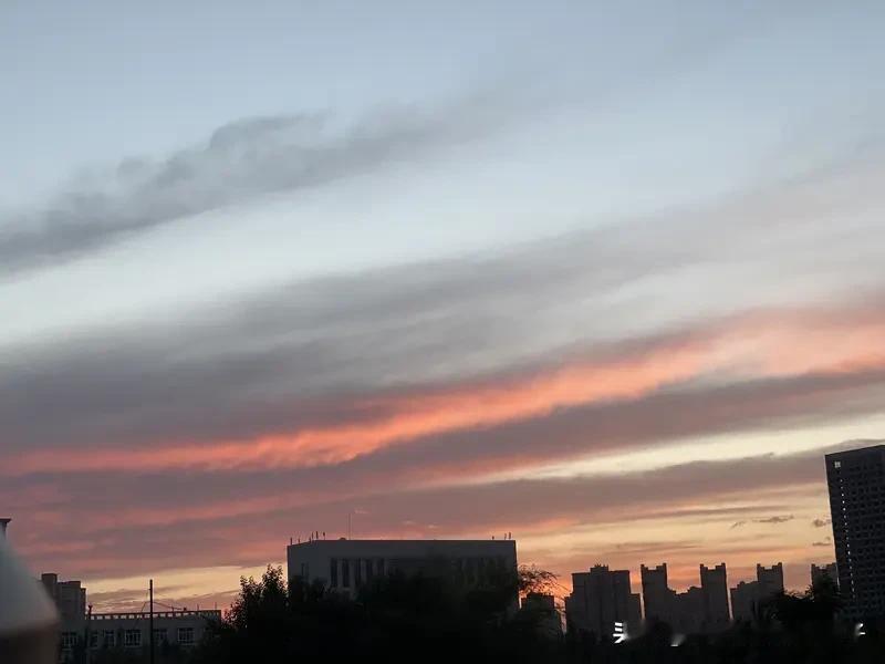 遇到看不起你的人，别冲动。上周TikTok上那个实习生的视频火了，实习生被主管说