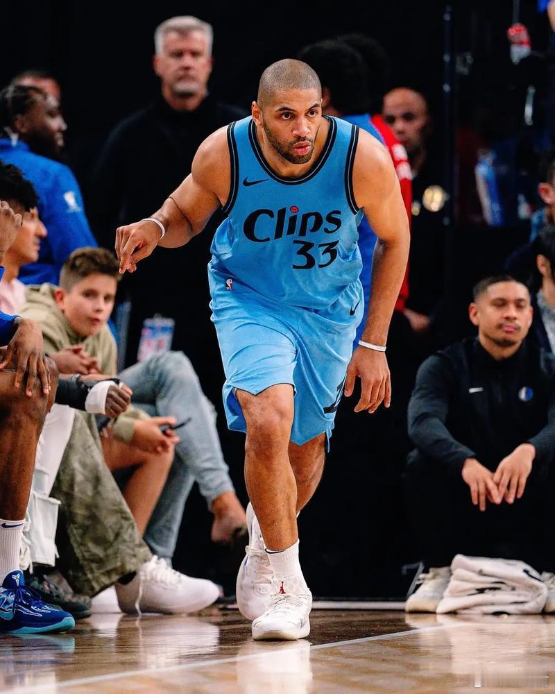 洛杉矶快船明天小卡缺席，科林斯大几率归来，在祖科登邓之外，谁会顶替小卡出任首发呢