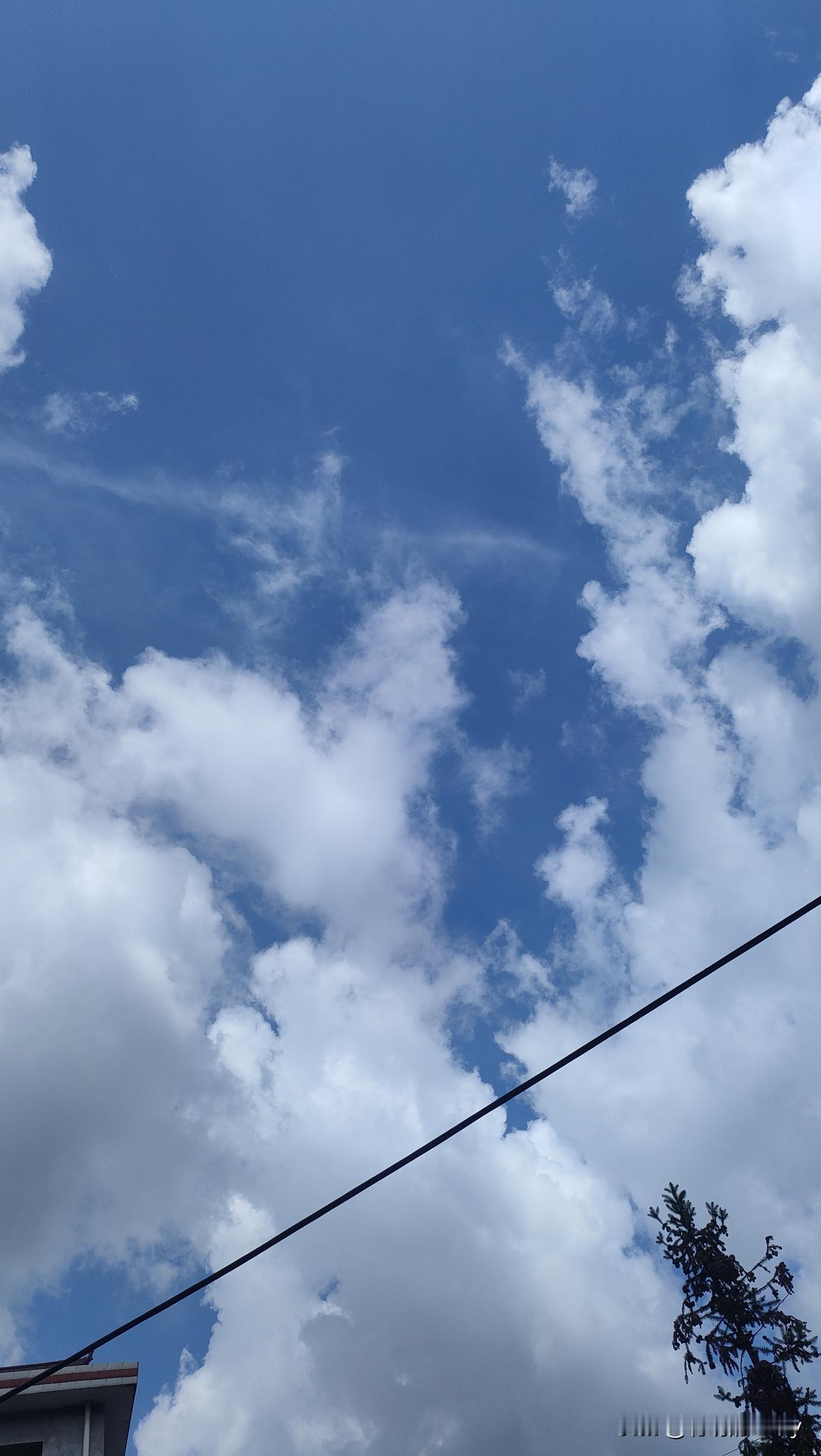 晒出几张清澈的蓝天照片这是秋高气爽的天空!