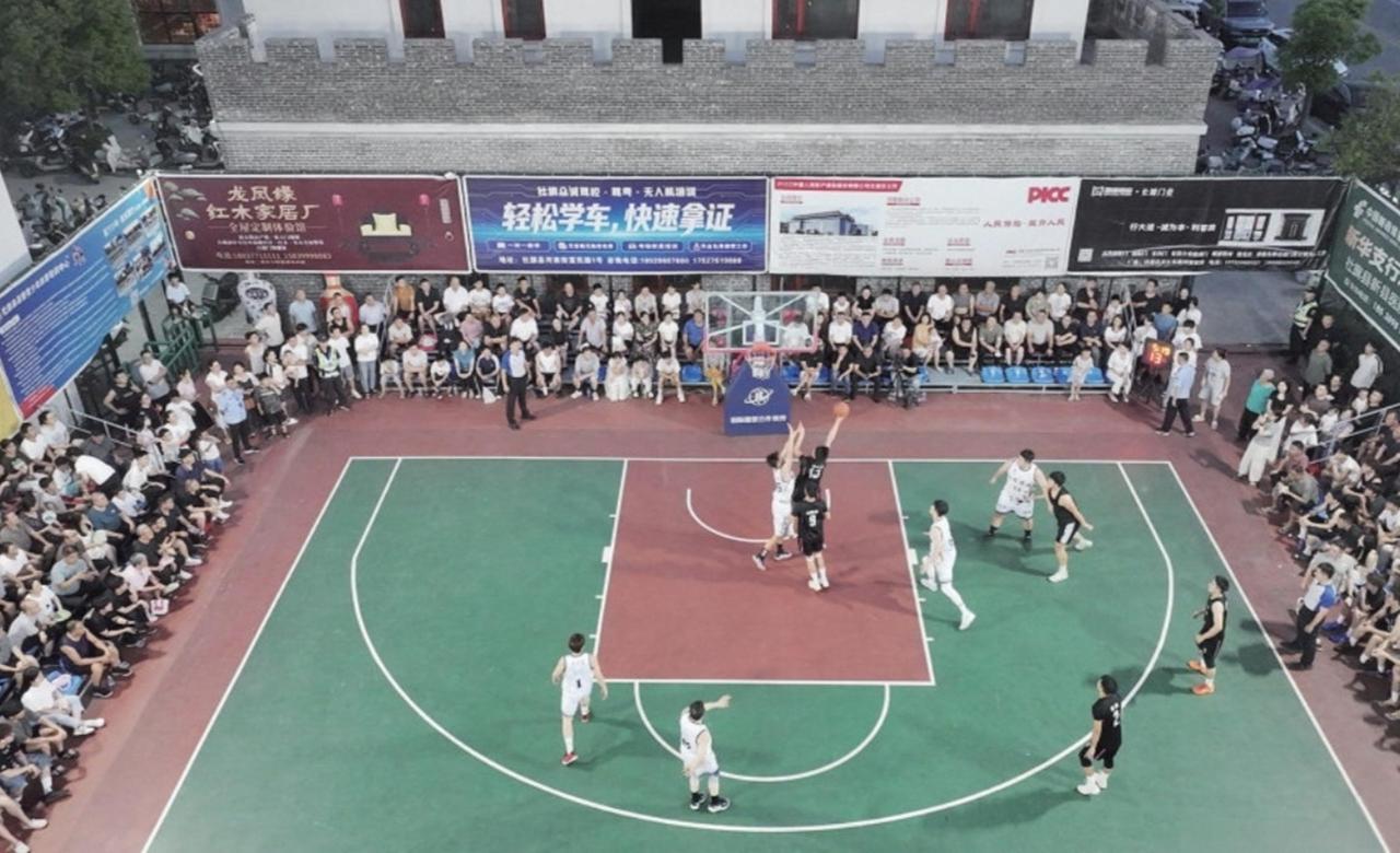 南阳老乡们，最近有没有刷到社旗这场村BA🏀
 
热热闹闹的乡村篮球赛，如今已经