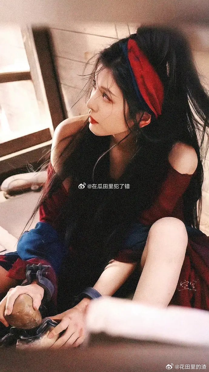 李云霄被镖人原作者夸出彩 李云霄演的燕子娘真就是那种从漫画里走出来的感觉，难怪能