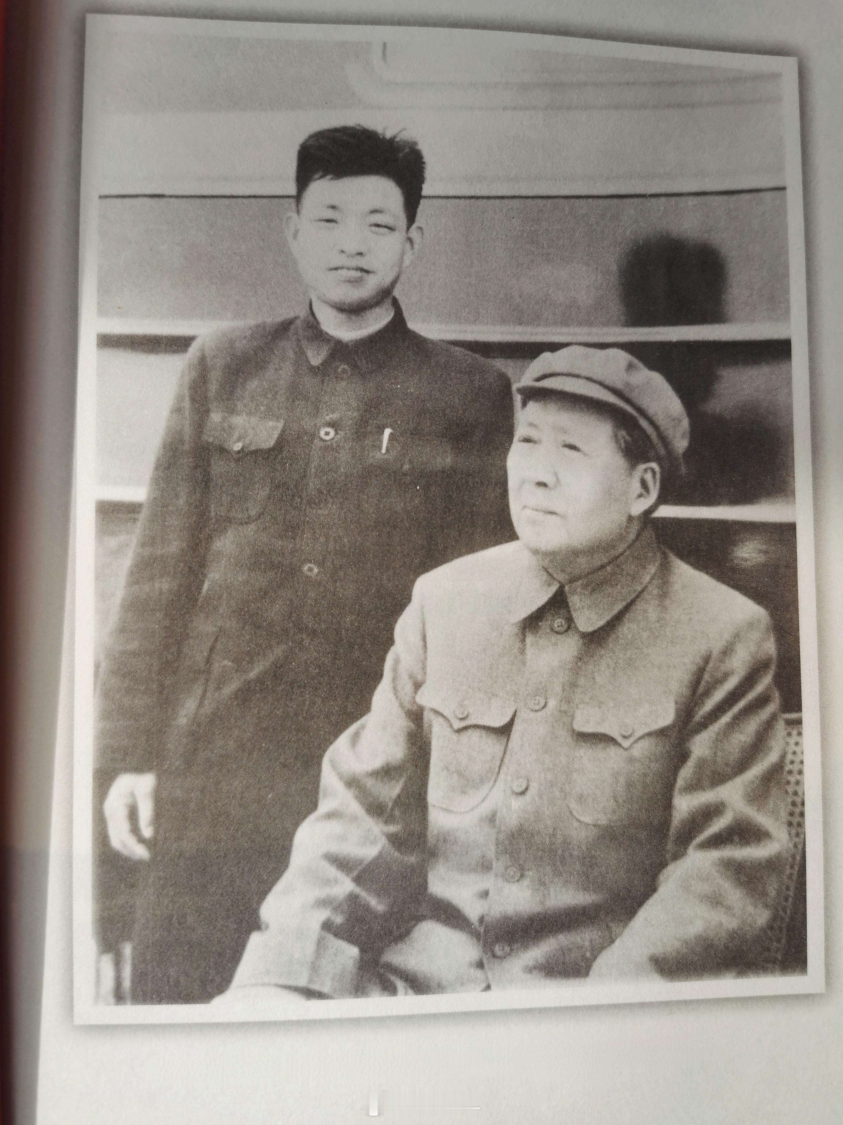 1950年陈长江选调中央警卫员（8341部队），1951年开始直接警卫教员。19