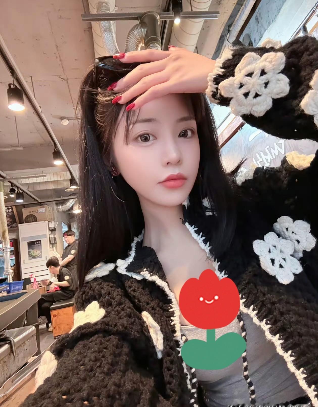 司晓迪把娱乐圈搅得天翻地覆。
这位美女手撕多位男星，一夜暴涨百万粉。
这哪是复仇