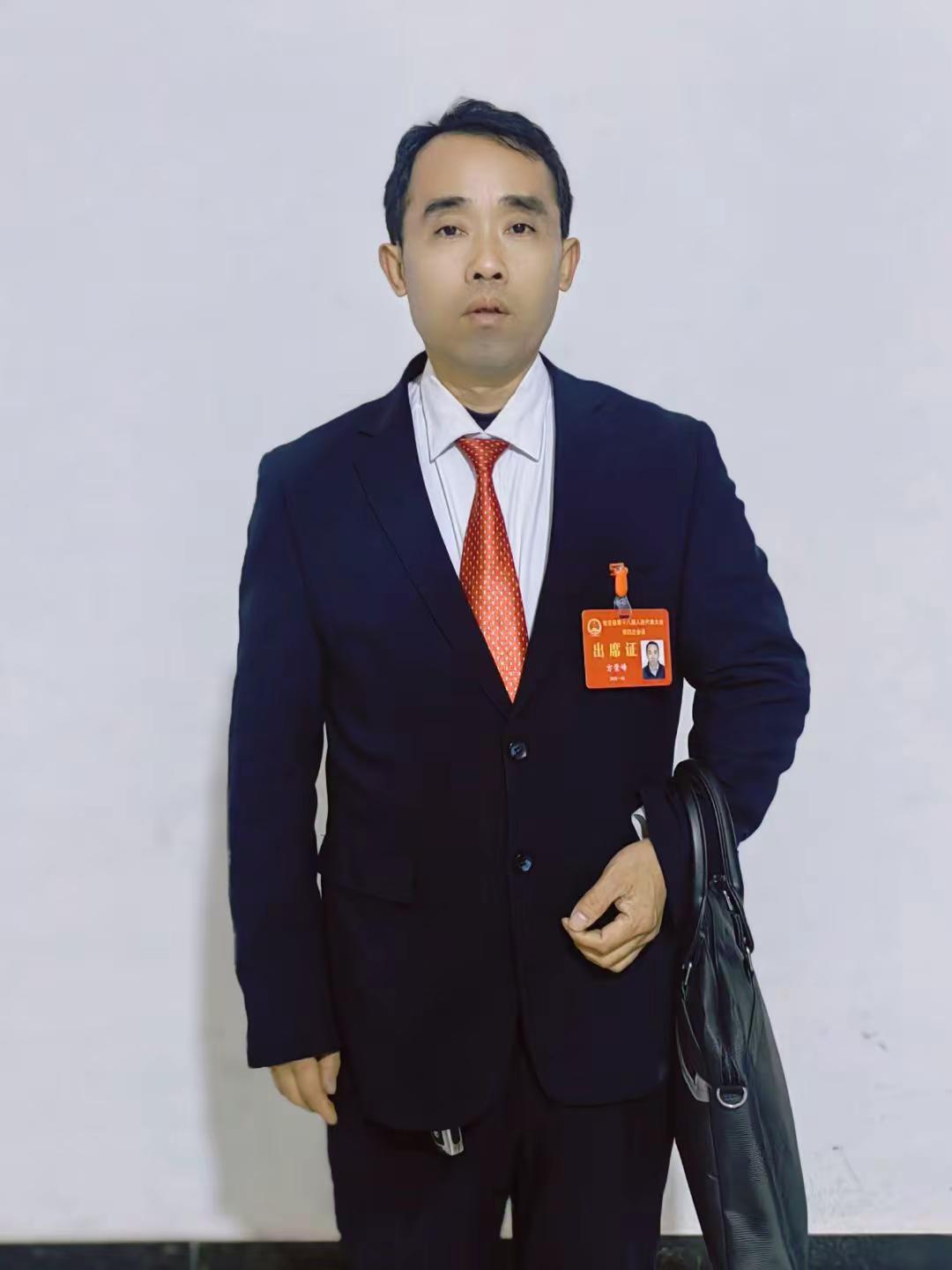 瓮安县第十八届人民代表大会第五次会议胜利召开，在此祝愿瓮安的明天更加繁荣富强，大