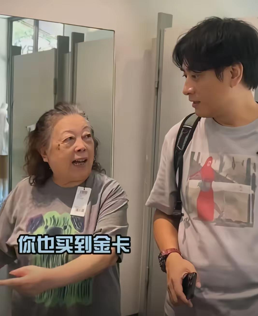 陈龙妈妈真的给所有退休老人上了一课。

陈龙在跟妈妈聊天的时候，装作无意间说了一