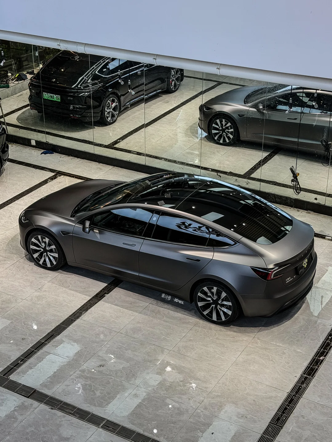 终于理解为什么model3都说要贴好看的衣服了