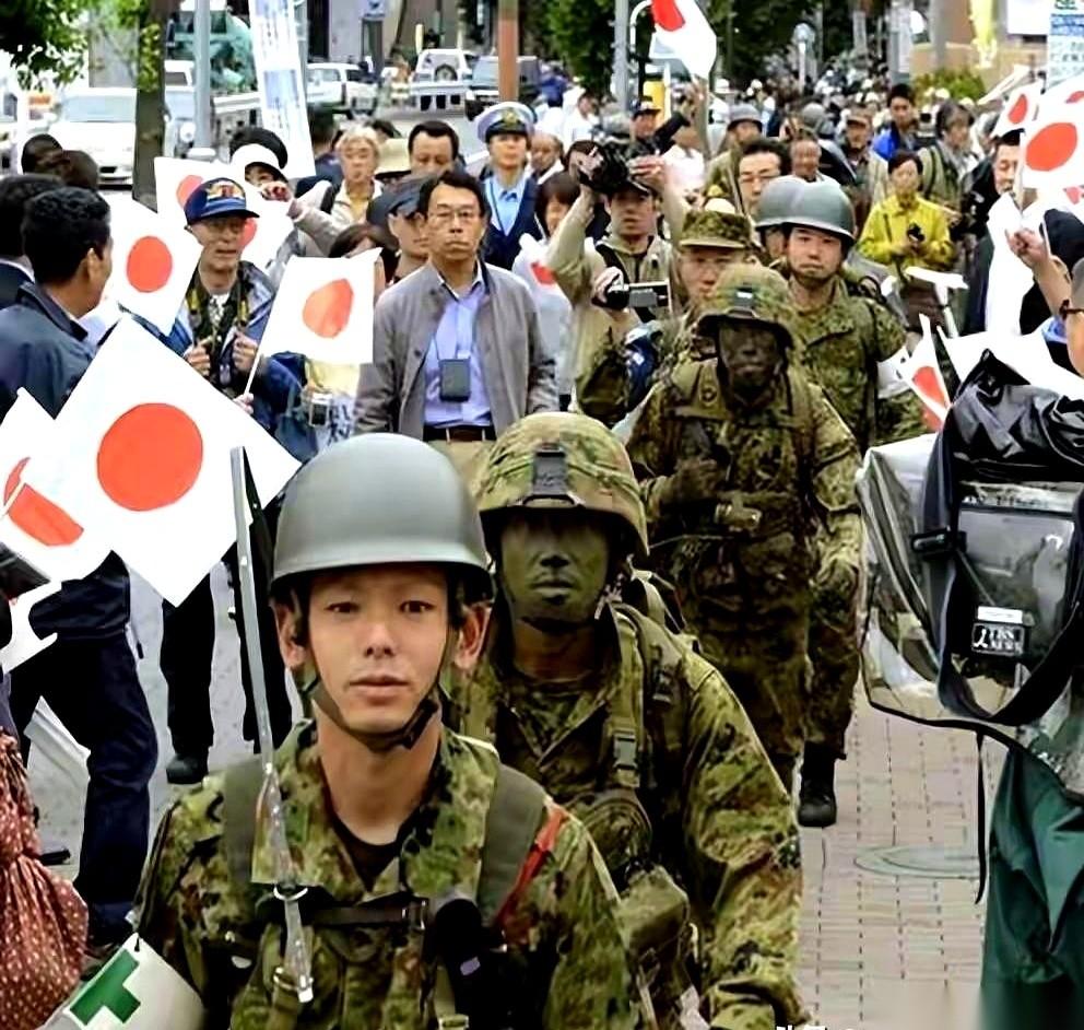 日本现在在部署先进导弹这事上，真的是一点都不藏着掖着了。
这事儿说白了不复杂，他