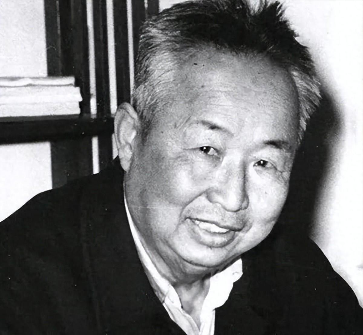 曾是哈尔滨市首任市长，他主政时期取得显著成效，后来担任清华大学校长，享年八十三岁