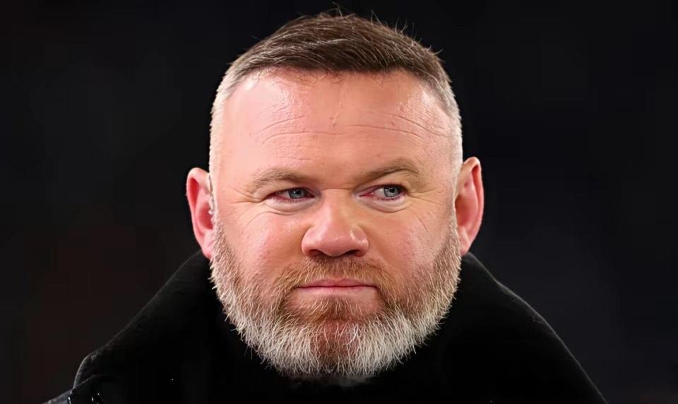 鲁尼嘲讽C罗踢到40岁？先瞅瞅谁失业谁进球。38岁的C罗沙特联赛狂轰35球，拿下