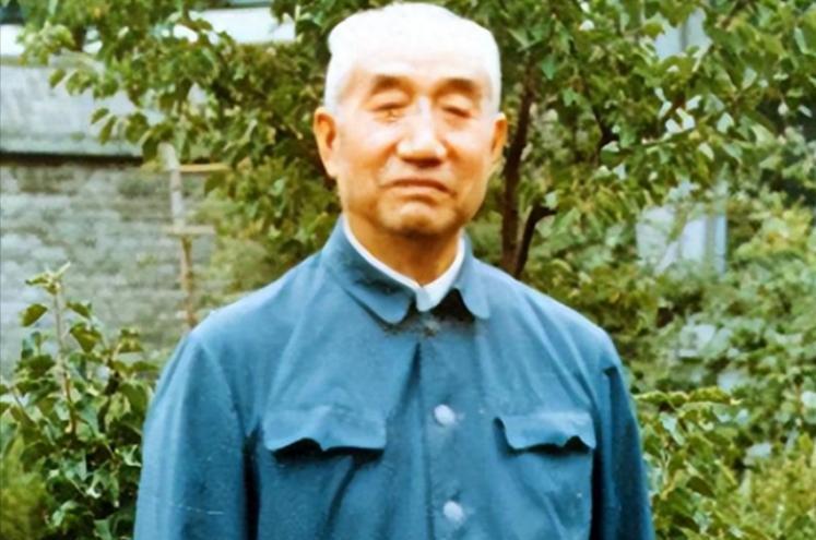 晚年徐向前透露：若没有西安事变，中央也留了一招强有力杀手锏！
 
1936年红军