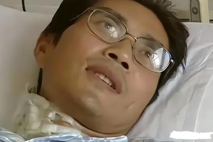 2011年，山东一男子因患尿毒症而被家人抛弃，当他在医院躺了一个多月后，没有任何