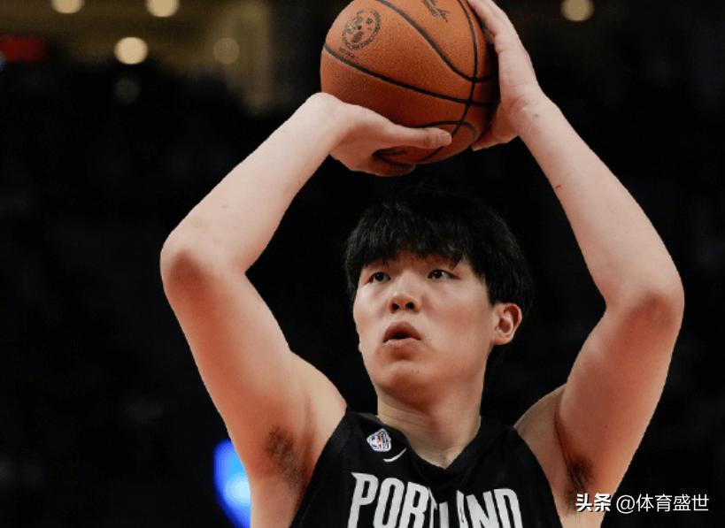 10月23日NBA常规赛，中国小将杨瀚森迎来首秀。他作为开拓者替补，首节7分13