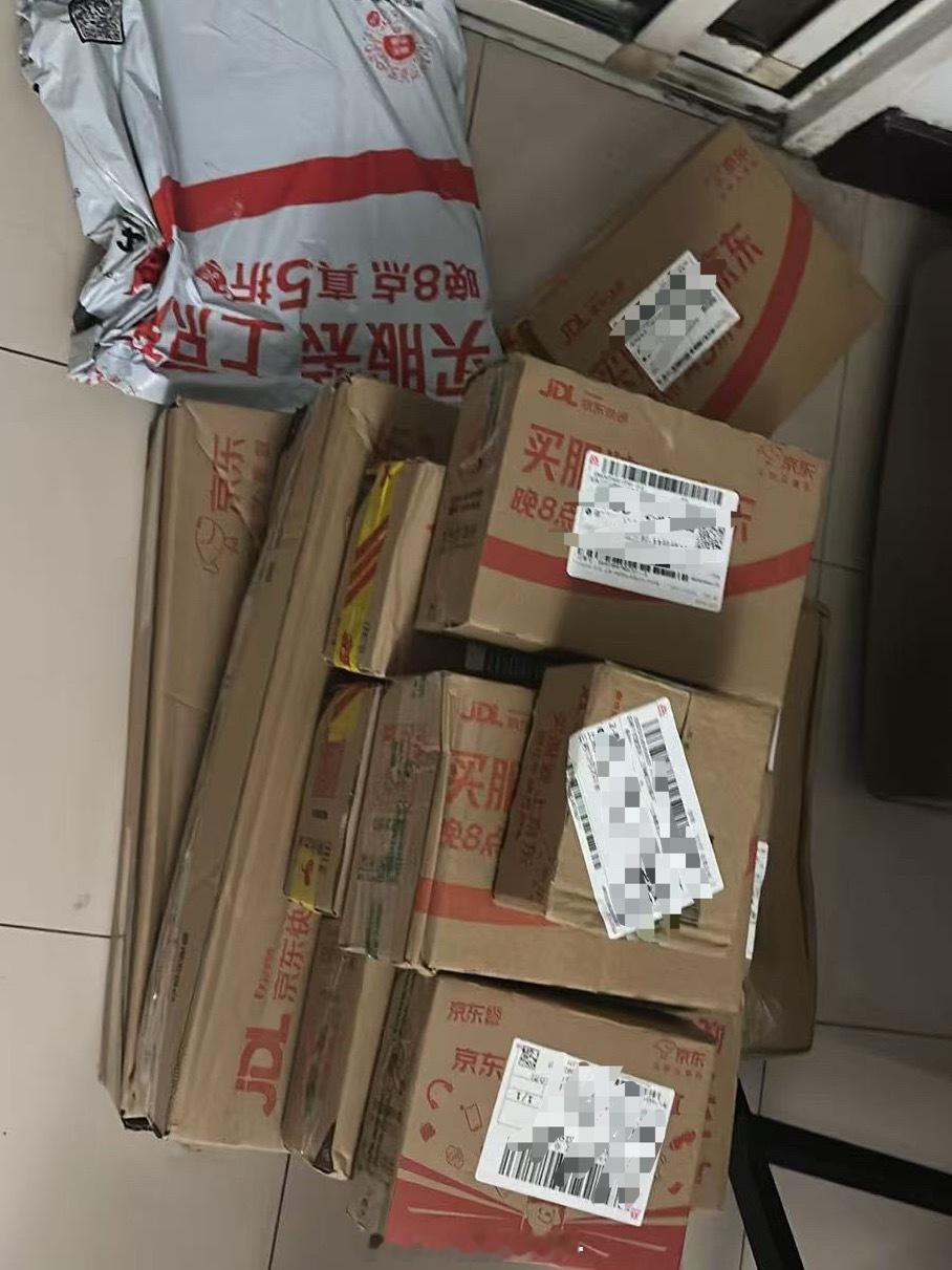 我朋友已经在我家帮我签收了一堆六神