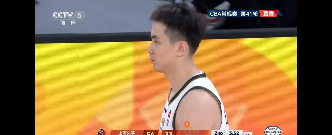 辽宁男篮客场80:114惨败上海，两队差距实在是太大了!不比不知道，一比吓一跳！