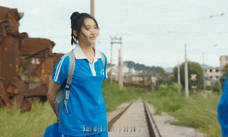 终于等到岁月有情时烟花名场面黄景瑜 晓丹你看见烟花了吗 最让人心疼的不是烟花，是