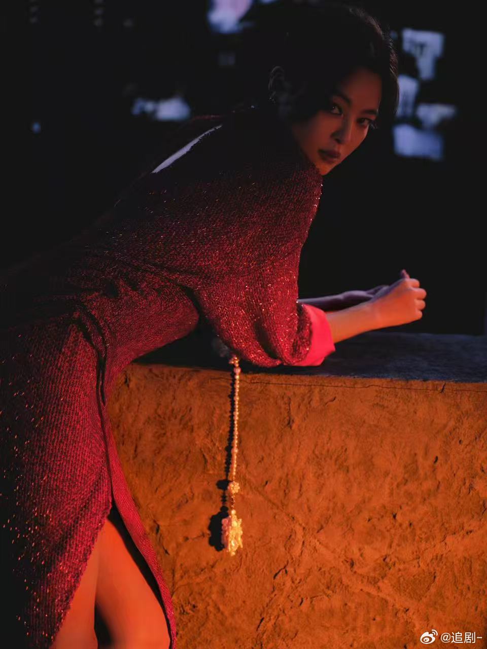 辛芷蕾 李李回来了 露背、红裙、珍珠，辛芷蕾完美诠释什么叫高级性感！这造型让人瞬