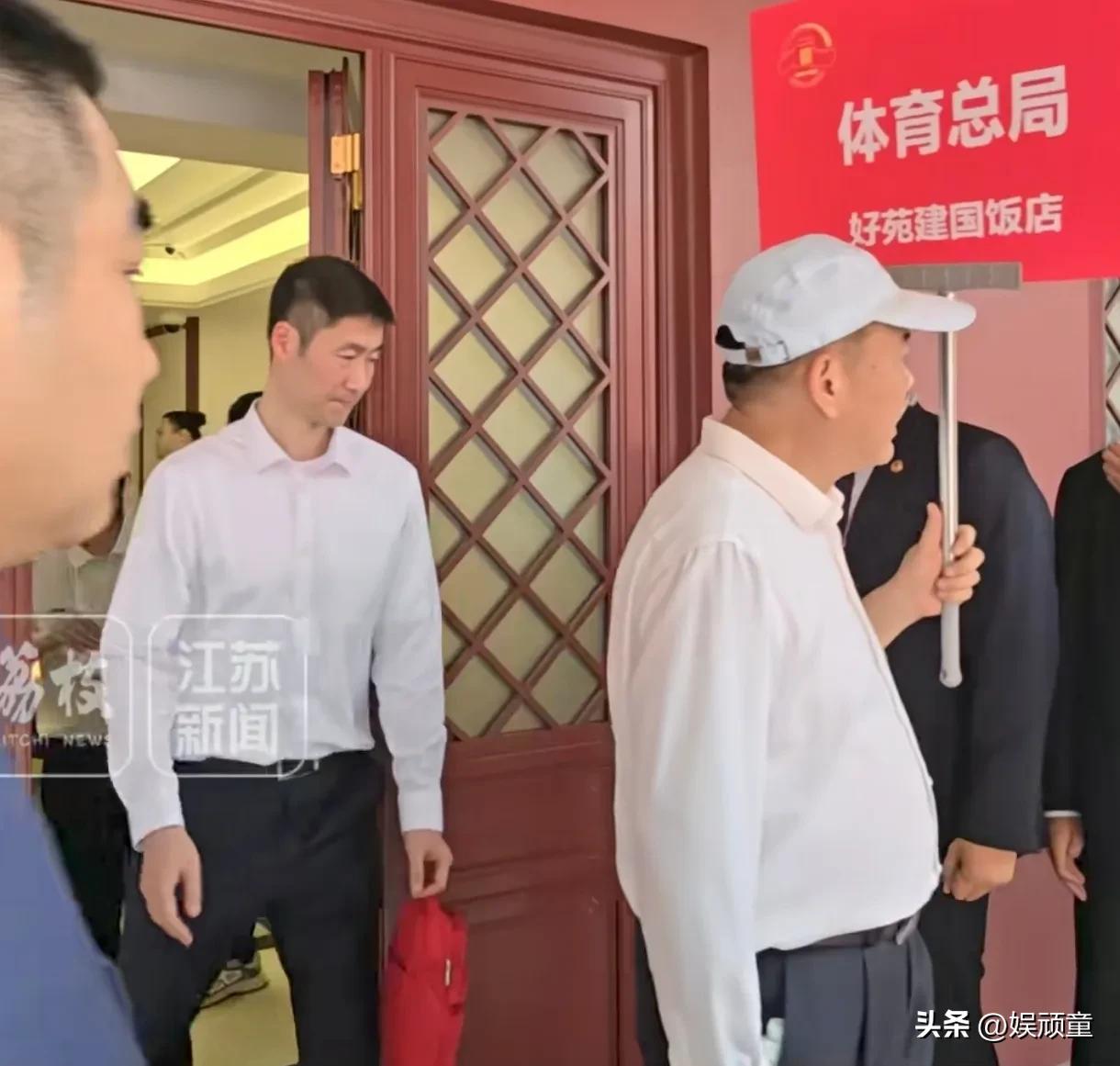 这服务很好，被邀请看完阅兵后，还有饭吃！
体育总局安排的饭店是好苑建国饭店，一听
