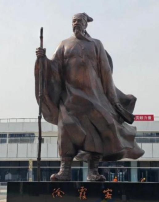 1617年，徐霞客因怀念已故妻子，偷偷宠幸了原配的侍女，并让她怀了身孕，谁料，待